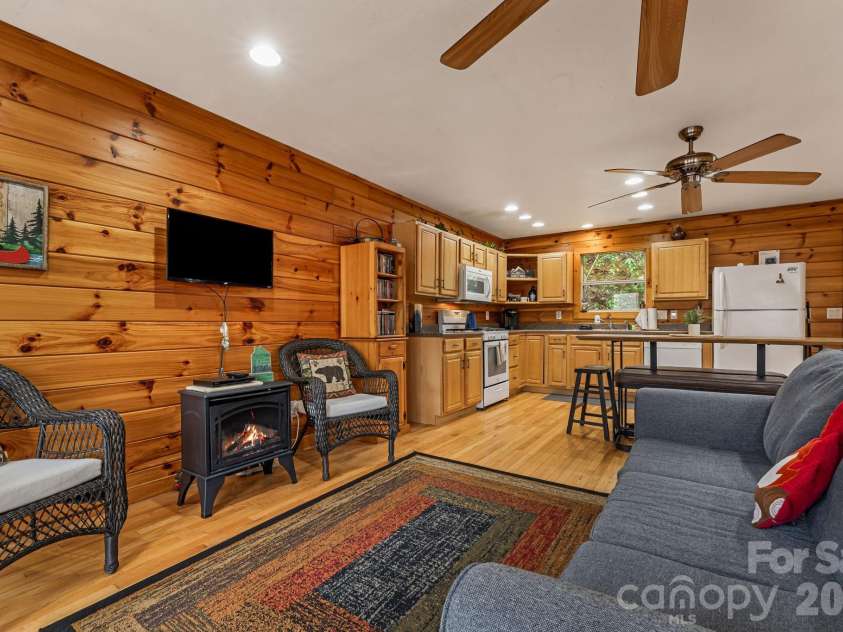 157 Crosspatch Lane, Bryson City, NC 28713.  MLS# CAR4355987, YatesRealty ID 5989. 