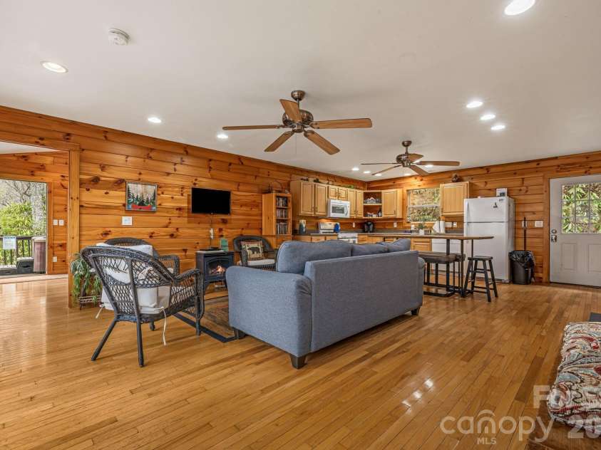 157 Crosspatch Lane, Bryson City, NC 28713.  MLS# CAR4355987, YatesRealty ID 5989. 