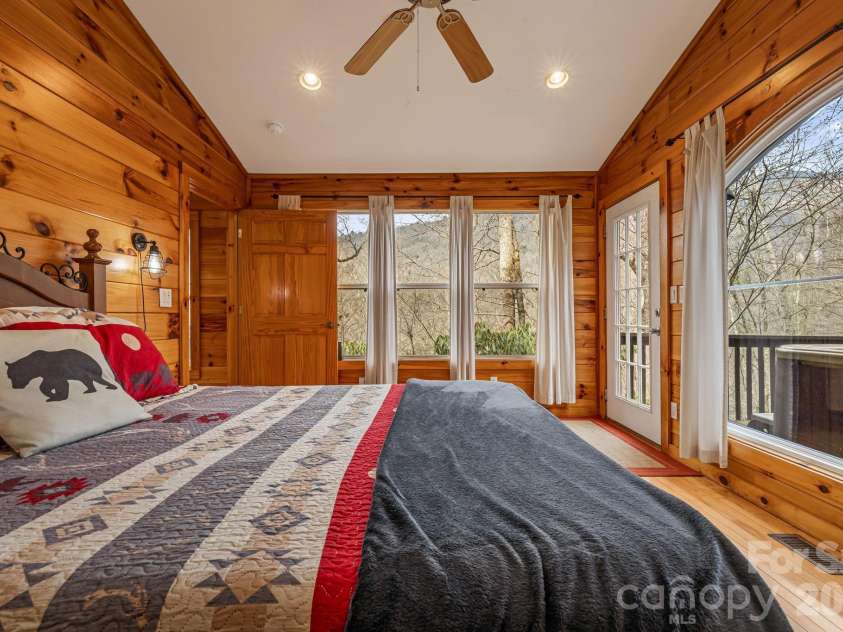 157 Crosspatch Lane, Bryson City, NC 28713.  MLS# CAR4355987, YatesRealty ID 5989. 