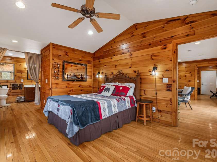 157 Crosspatch Lane, Bryson City, NC 28713.  MLS# CAR4355987, YatesRealty ID 5989. 