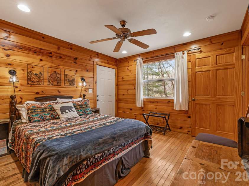 157 Crosspatch Lane, Bryson City, NC 28713.  MLS# CAR4355987, YatesRealty ID 5989. 