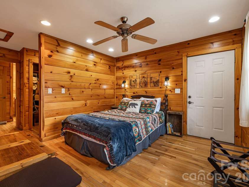 157 Crosspatch Lane, Bryson City, NC 28713.  MLS# CAR4355987, YatesRealty ID 5989. 