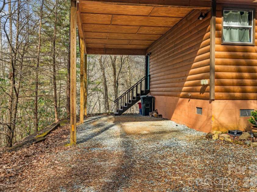 157 Crosspatch Lane, Bryson City, NC 28713.  MLS# CAR4355987, YatesRealty ID 5989. 