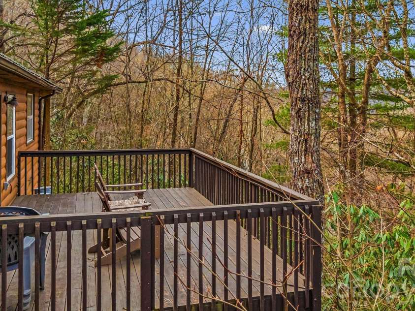 157 Crosspatch Lane, Bryson City, NC 28713.  MLS# CAR4355987, YatesRealty ID 5989. 