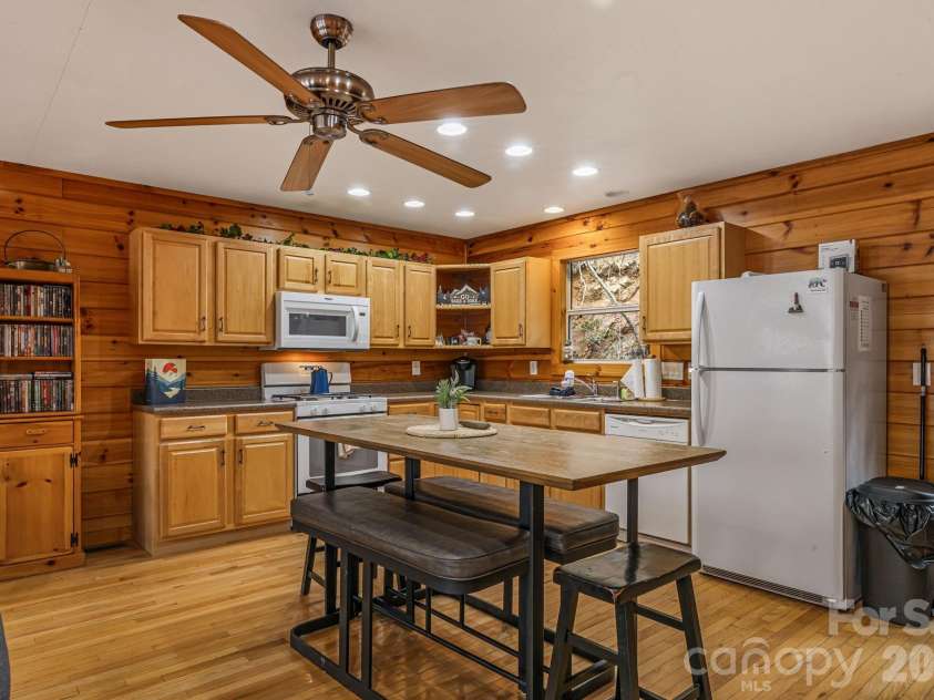 157 Crosspatch Lane, Bryson City, NC 28713.  MLS# CAR4355987, YatesRealty ID 5989. Entertain!