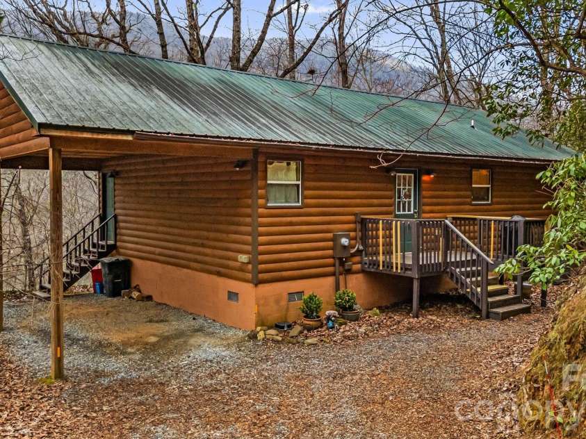 157 Crosspatch Lane, Bryson City, NC 28713.  MLS# CAR4355987, YatesRealty ID 5989. Parking