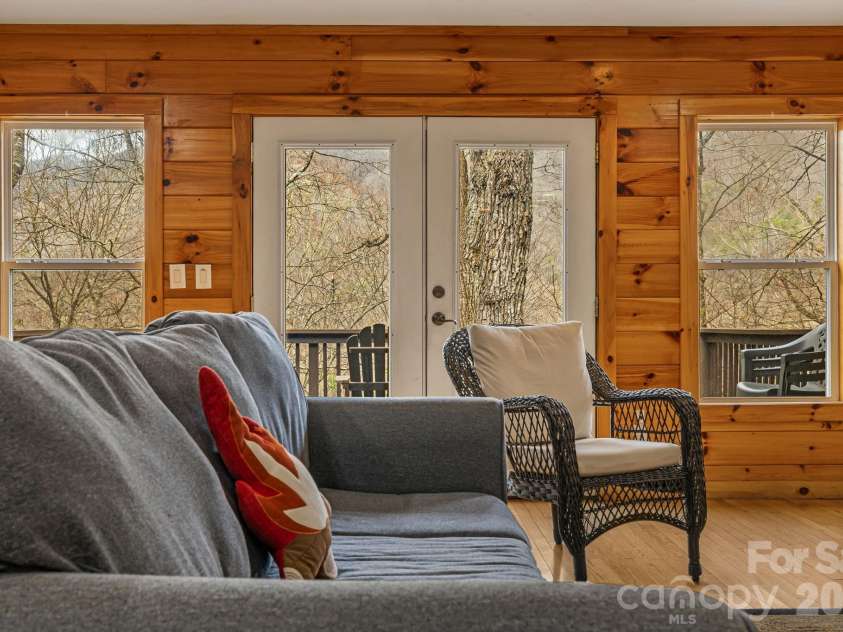 157 Crosspatch Lane, Bryson City, NC 28713.  MLS# CAR4355987, YatesRealty ID 5989. Sit a spell