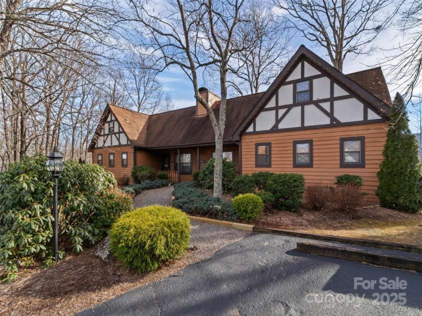 383 Overlook Drive, Burnsville, NC 28714.  MLS# CAR4331299, YatesRealty ID 5990. 