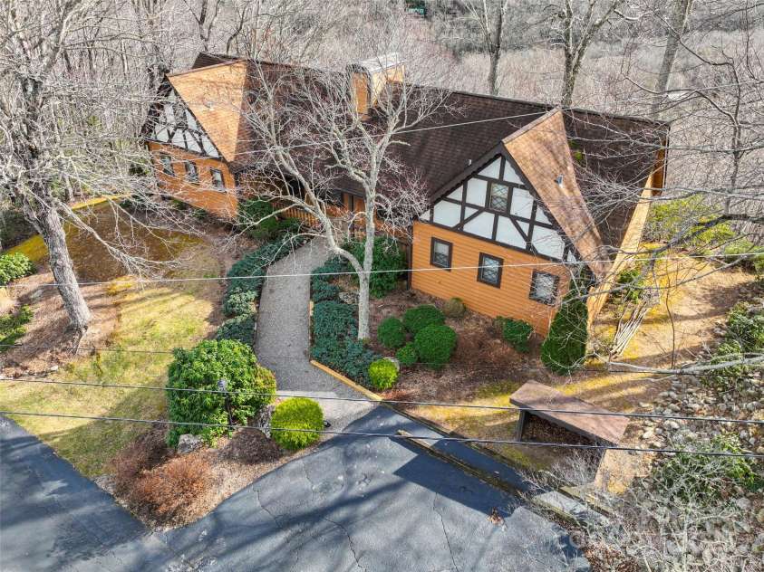 383 Overlook Drive, Burnsville, NC 28714.  MLS# CAR4331299, YatesRealty ID 5990. 