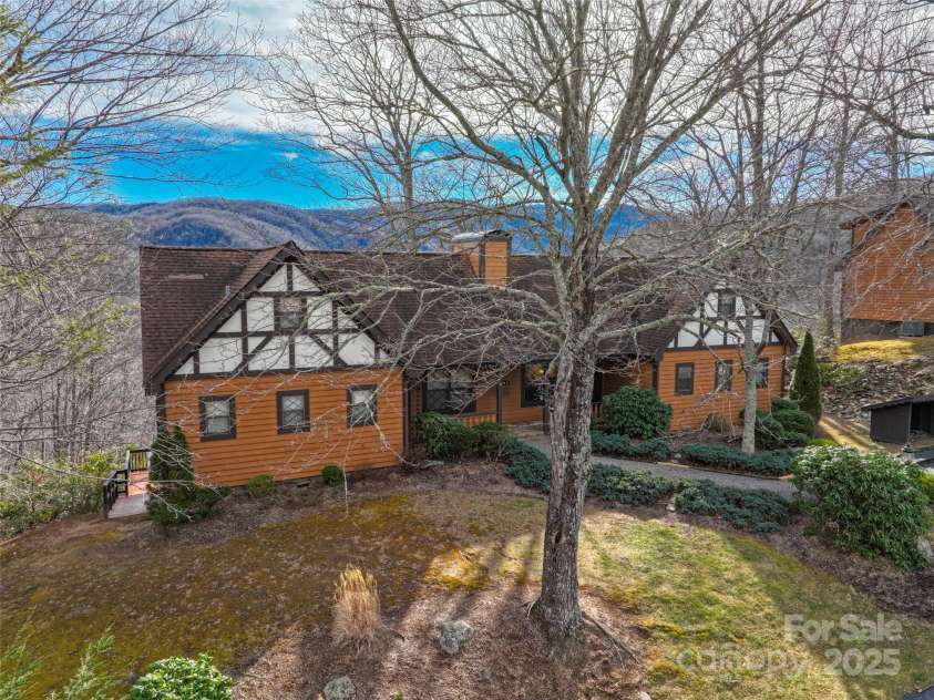 383 Overlook Drive, Burnsville, NC 28714.  MLS# CAR4331299, YatesRealty ID 5990. 