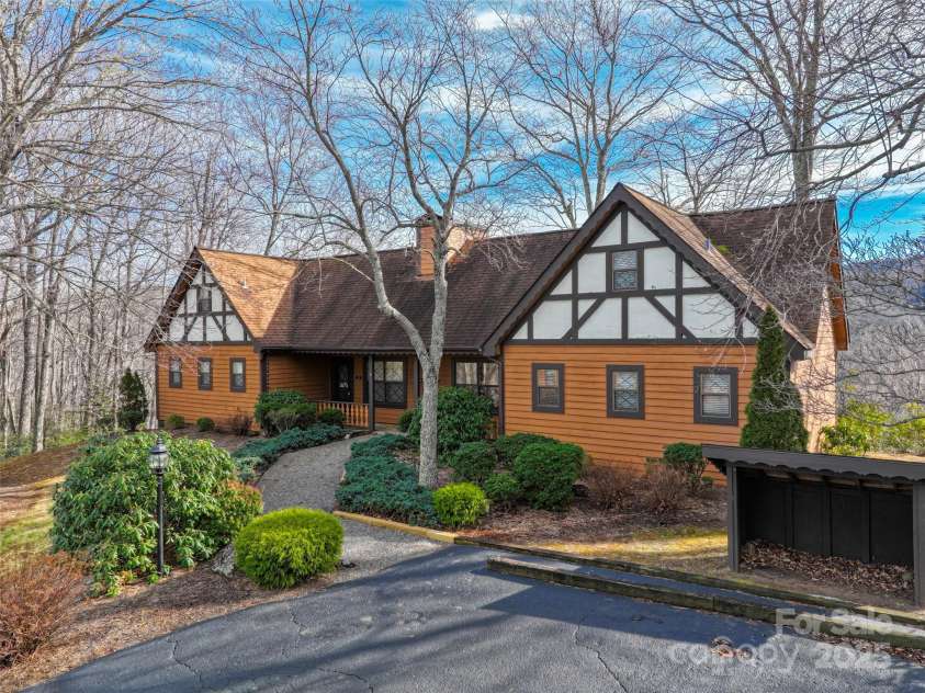383 Overlook Drive, Burnsville, NC 28714.  MLS# CAR4331299, YatesRealty ID 5990. 
