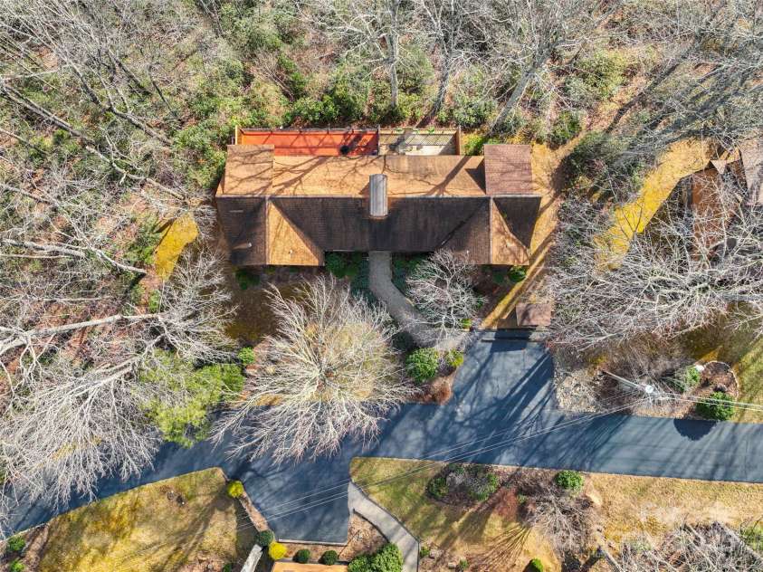 383 Overlook Drive, Burnsville, NC 28714.  MLS# CAR4331299, YatesRealty ID 5990. 