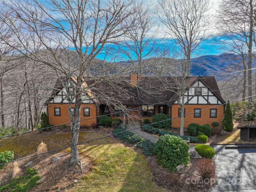 383 Overlook Drive, Burnsville, NC 28714.  MLS# CAR4331299, YatesRealty ID 5990. 