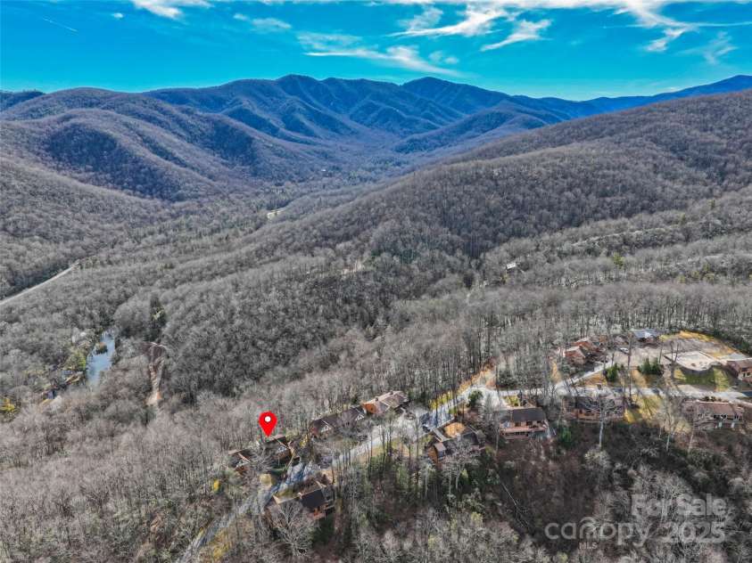 383 Overlook Drive, Burnsville, NC 28714.  MLS# CAR4331299, YatesRealty ID 5990. 