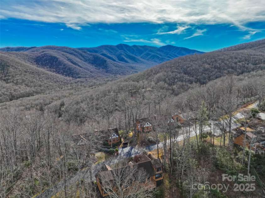 383 Overlook Drive, Burnsville, NC 28714.  MLS# CAR4331299, YatesRealty ID 5990. 