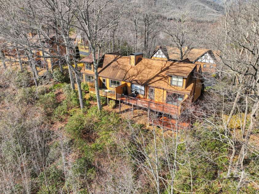 383 Overlook Drive, Burnsville, NC 28714.  MLS# CAR4331299, YatesRealty ID 5990. 