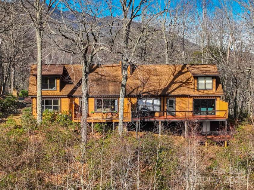 383 Overlook Drive, Burnsville, NC 28714.  MLS# CAR4331299, YatesRealty ID 5990. 