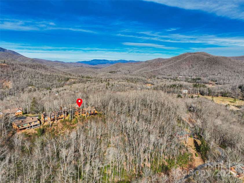 383 Overlook Drive, Burnsville, NC 28714.  MLS# CAR4331299, YatesRealty ID 5990. 