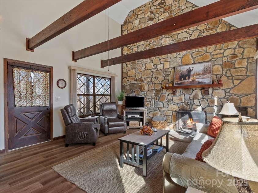 383 Overlook Drive, Burnsville, NC 28714.  MLS# CAR4331299, YatesRealty ID 5990. 