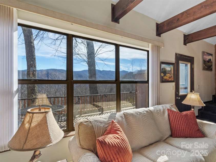 383 Overlook Drive, Burnsville, NC 28714.  MLS# CAR4331299, YatesRealty ID 5990. 