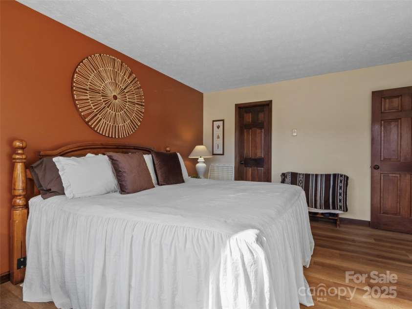 383 Overlook Drive, Burnsville, NC 28714.  MLS# CAR4331299, YatesRealty ID 5990. 