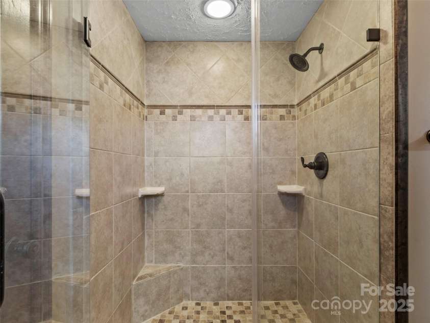 383 Overlook Drive, Burnsville, NC 28714.  MLS# CAR4331299, YatesRealty ID 5990. 