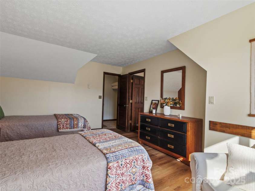 383 Overlook Drive, Burnsville, NC 28714.  MLS# CAR4331299, YatesRealty ID 5990. 