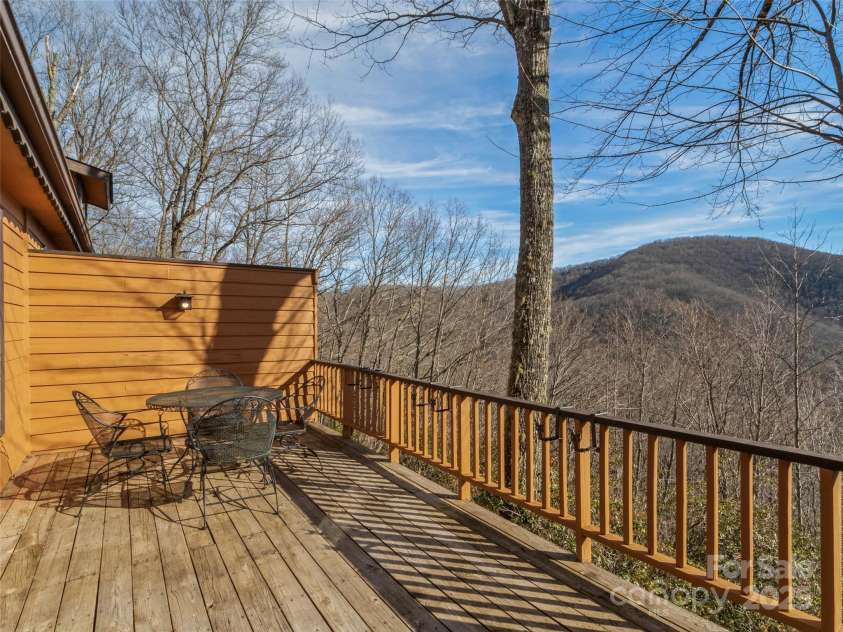 383 Overlook Drive, Burnsville, NC 28714.  MLS# CAR4331299, YatesRealty ID 5990. 