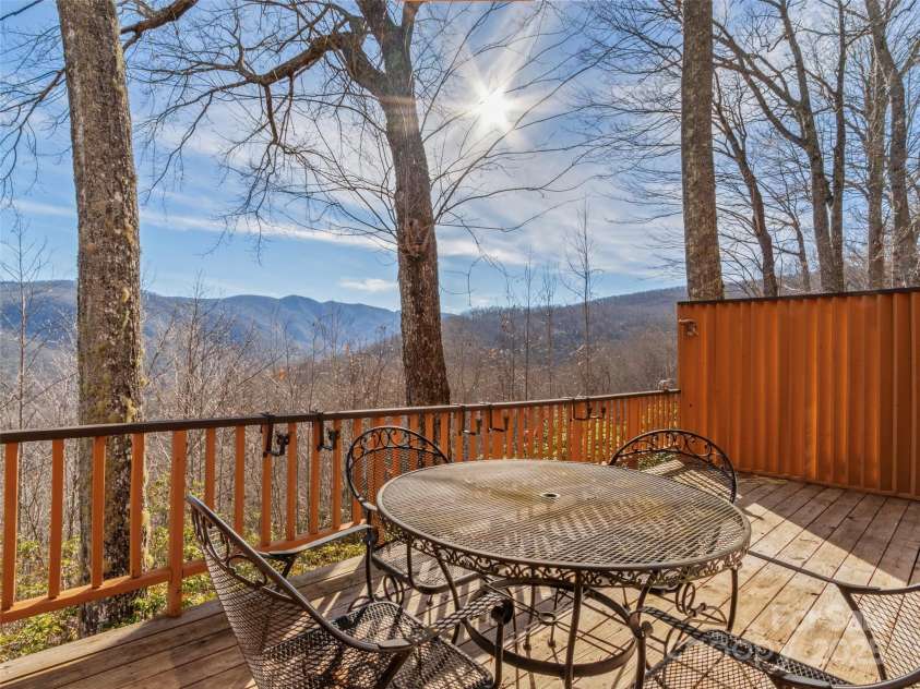 383 Overlook Drive, Burnsville, NC 28714.  MLS# CAR4331299, YatesRealty ID 5990. 