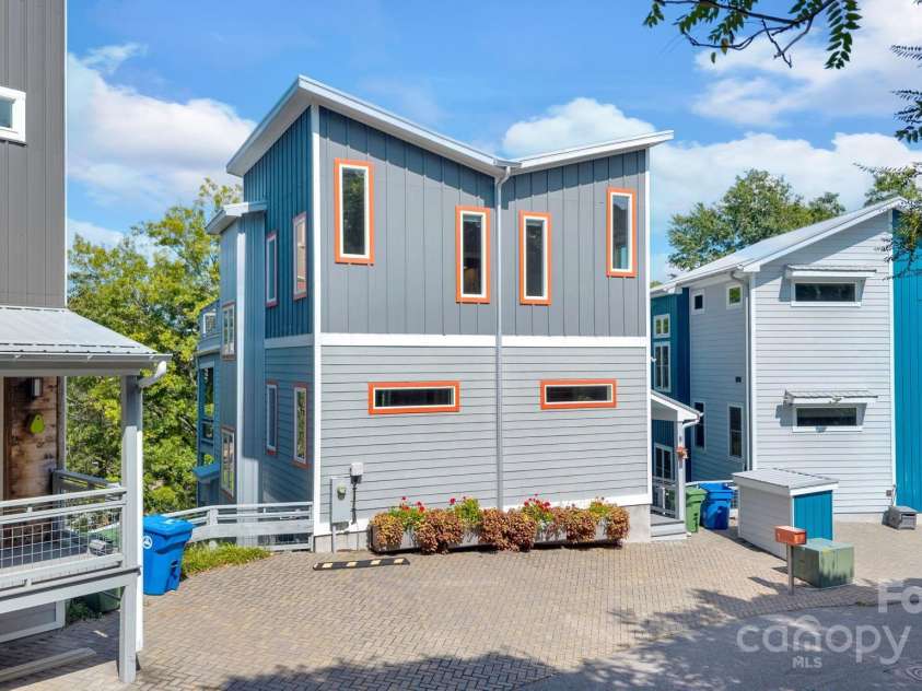 8 Birdhouse Row, Asheville, NC 28801.  MLS# CAR4301832, YatesRealty ID 5990. 