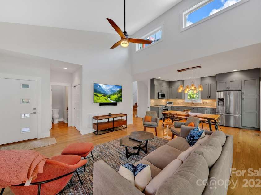 8 Birdhouse Row, Asheville, NC 28801.  MLS# CAR4301832, YatesRealty ID 5990. 