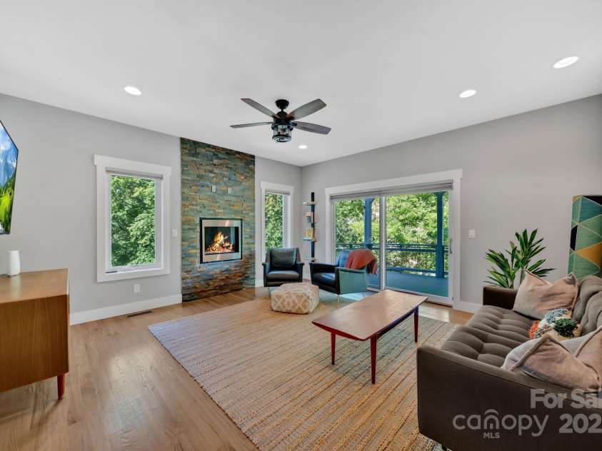 8 Birdhouse Row, Asheville, NC 28801.  MLS# CAR4301832, YatesRealty ID 5990. 