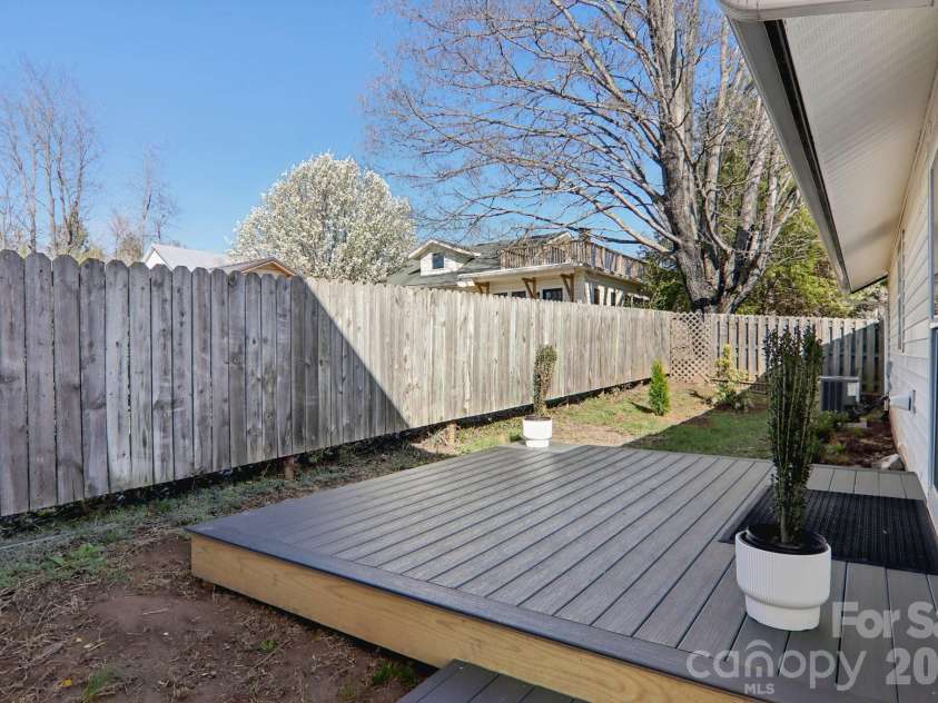 3 Rosemont Court, Asheville, NC 28803.  MLS# CAR4357570, YatesRealty ID 5991.  Back Deck