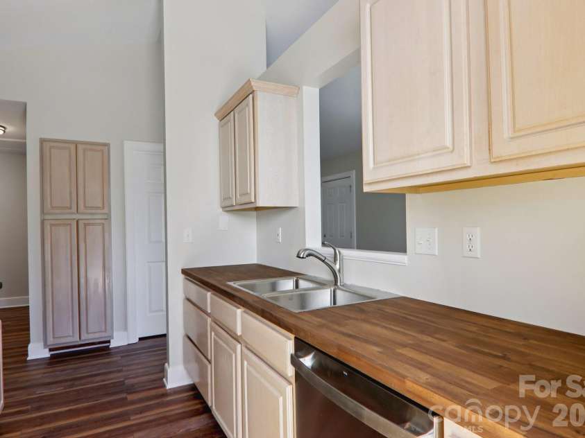 3 Rosemont Court, Asheville, NC 28803.  MLS# CAR4357570, YatesRealty ID 5991.  Kitchen II