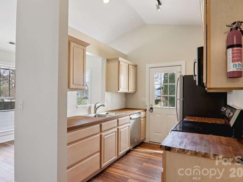 3 Rosemont Court, Asheville, NC 28803.  MLS# CAR4357570, YatesRealty ID 5991.  Kitchen III