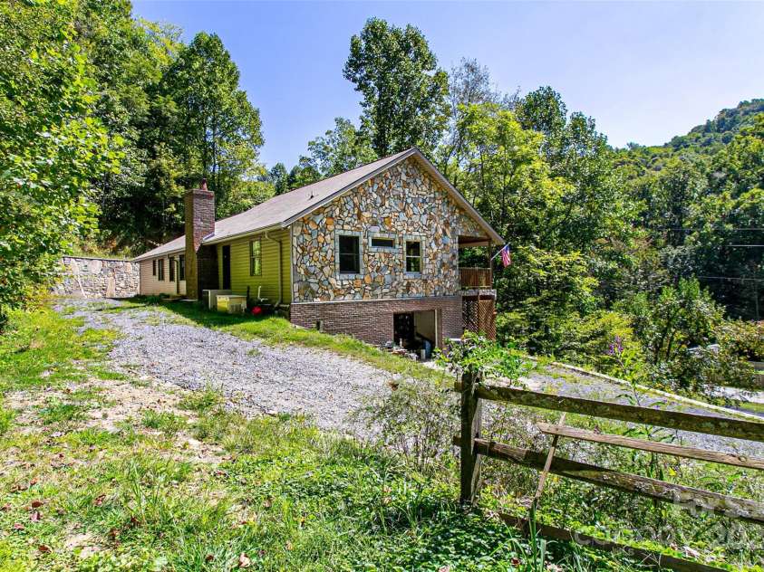 7180 Meadow Fork Road, Hot Springs, NC 28743.  MLS# CAR4184401, YatesRealty ID 5991. 