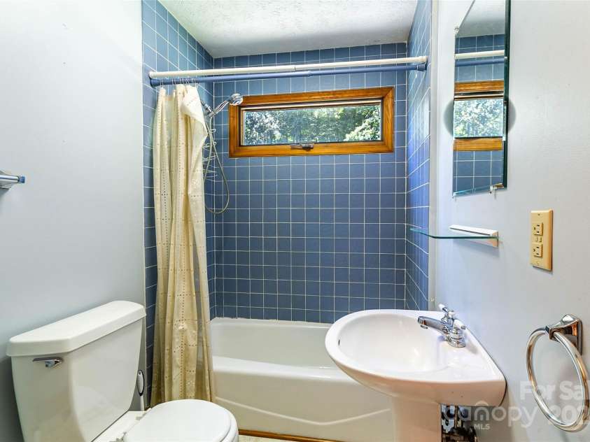 7180 Meadow Fork Road, Hot Springs, NC 28743.  MLS# CAR4184401, YatesRealty ID 5991. Guest Bath