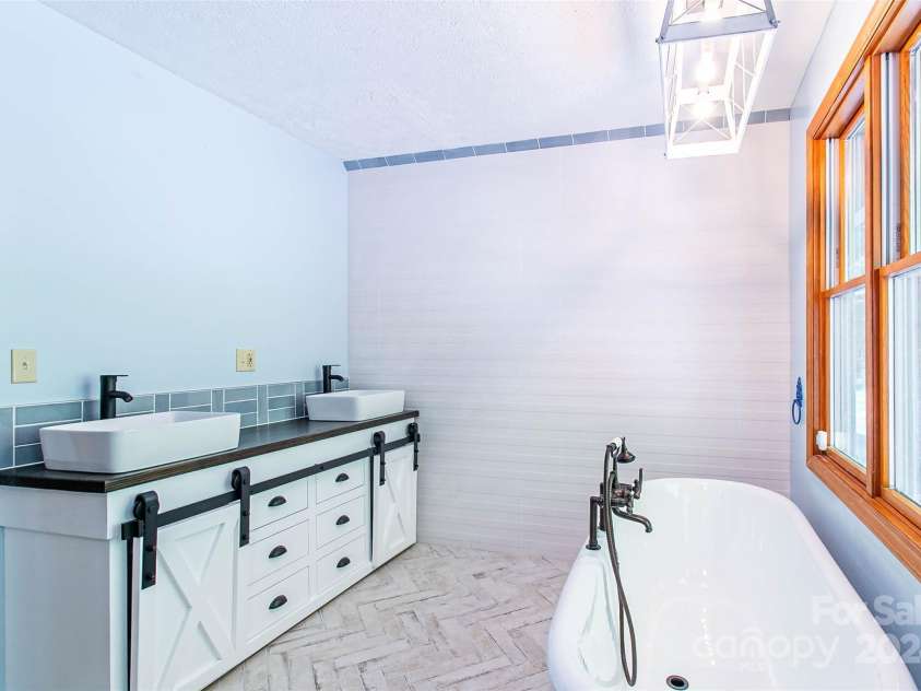 7180 Meadow Fork Road, Hot Springs, NC 28743.  MLS# CAR4184401, YatesRealty ID 5991. Owner Bath