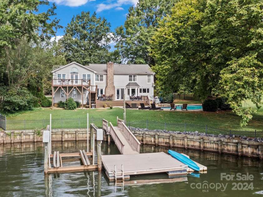 18032 Nantz Road, Cornelius, NC 28031.  MLS# CAR4184346, YatesRealty ID 5992. Dock