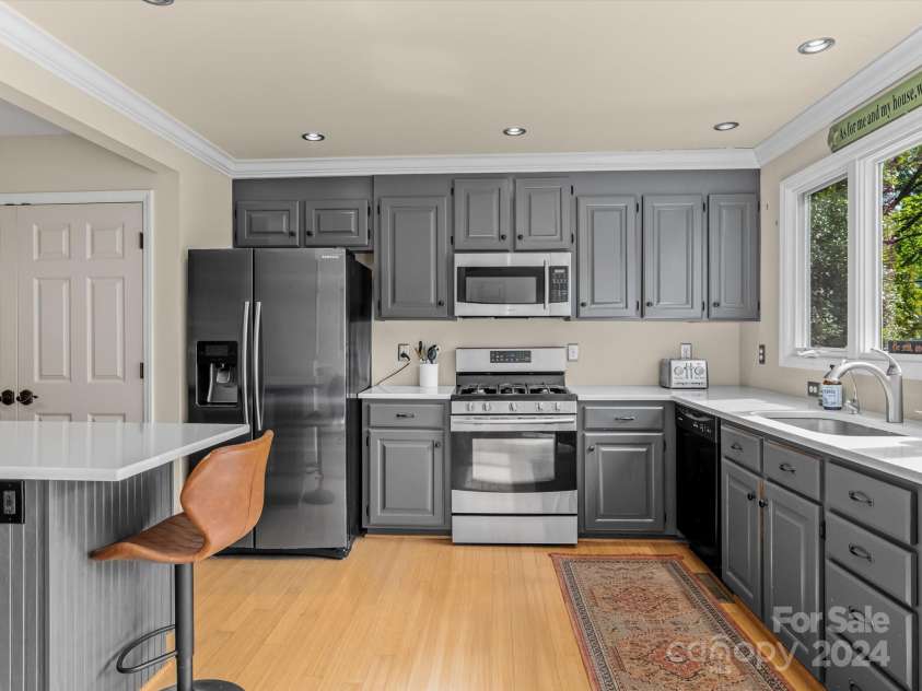 18032 Nantz Road, Cornelius, NC 28031.  MLS# CAR4184346, YatesRealty ID 5992. Kitchen