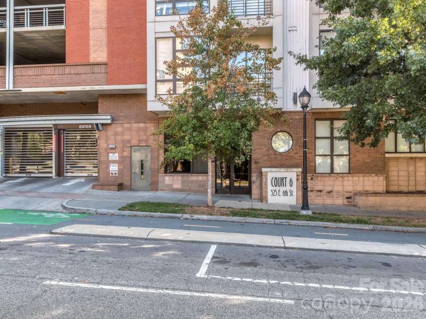 525 Sixth Street, Charlotte, NC 28202.  MLS# CAR4302449, YatesRealty ID 5992. 