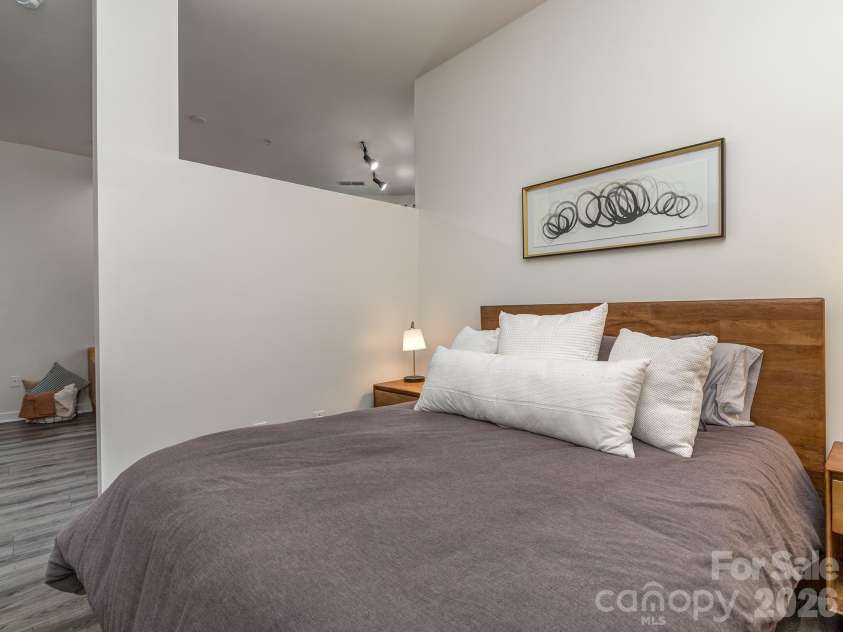 525 Sixth Street, Charlotte, NC 28202.  MLS# CAR4302449, YatesRealty ID 5992. 