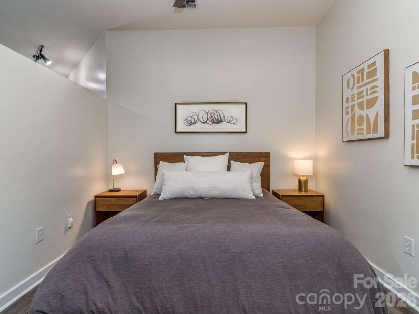 525 Sixth Street, Charlotte, NC 28202.  MLS# CAR4302449, YatesRealty ID 5992. 