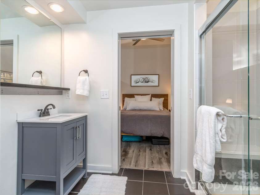 525 Sixth Street, Charlotte, NC 28202.  MLS# CAR4302449, YatesRealty ID 5992. 