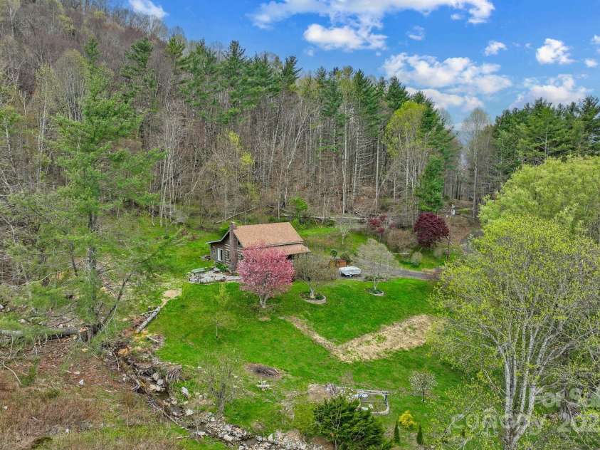 407 Carpenter Road, Newland, NC 28657.  MLS# CAR4237272, YatesRealty ID 5994. 