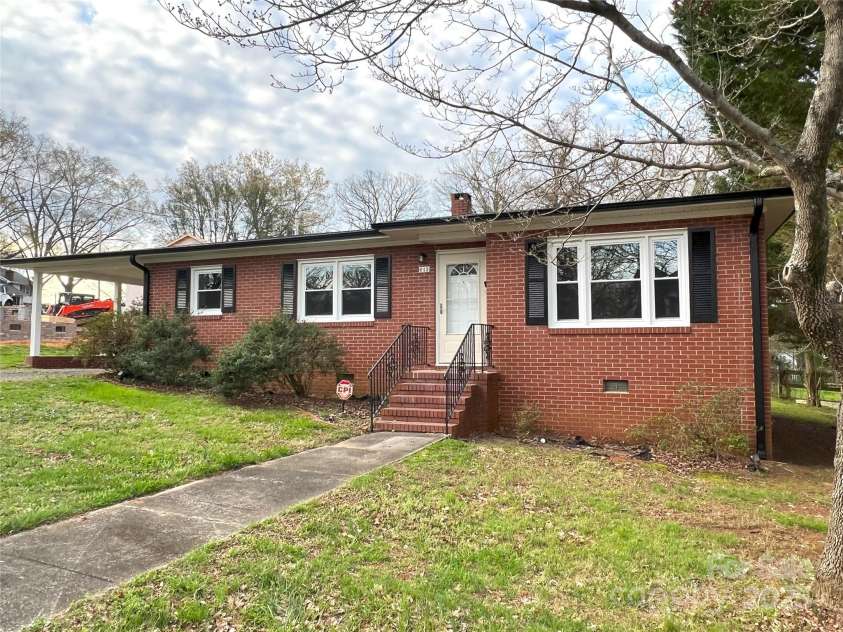 612 Brown Avenue, Albemarle, NC 28001.  MLS# CAR4119824, YatesRealty ID 5995. 612 Brown Avenue