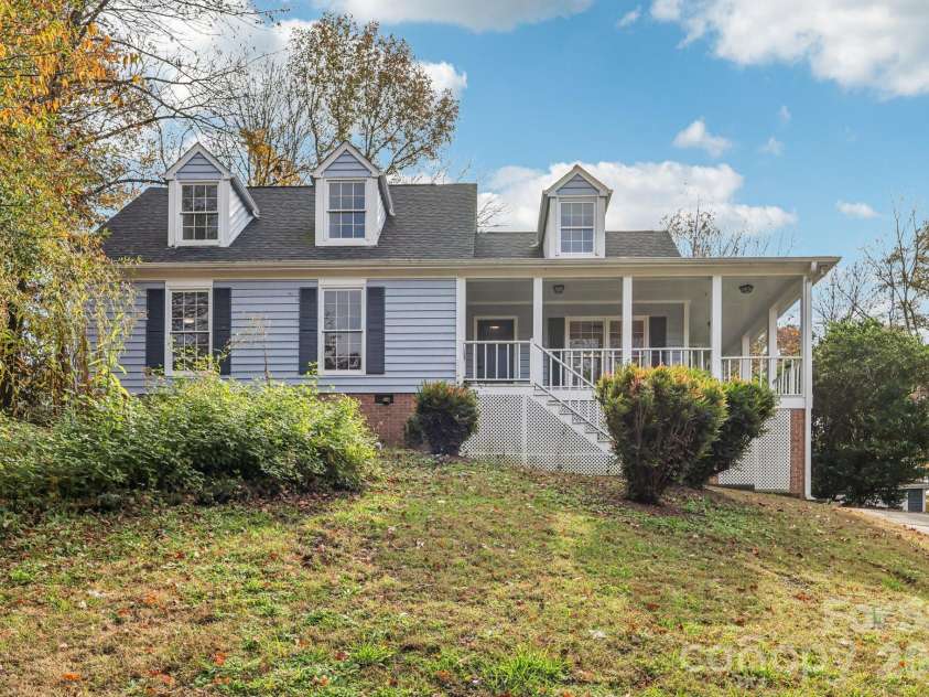 5618 All Saints Lane, Charlotte, NC 28226.  MLS# CAR4320459, YatesRealty ID 5996. 