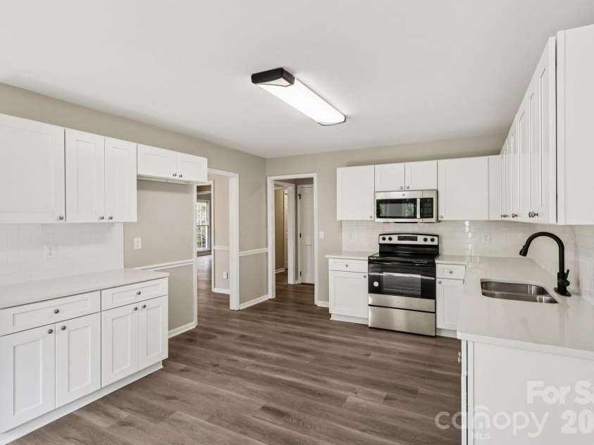 5618 All Saints Lane, Charlotte, NC 28226.  MLS# CAR4320459, YatesRealty ID 5996. 