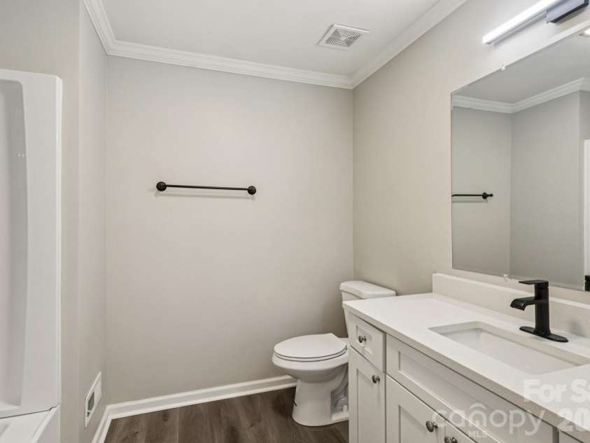 5618 All Saints Lane, Charlotte, NC 28226.  MLS# CAR4320459, YatesRealty ID 5996. 