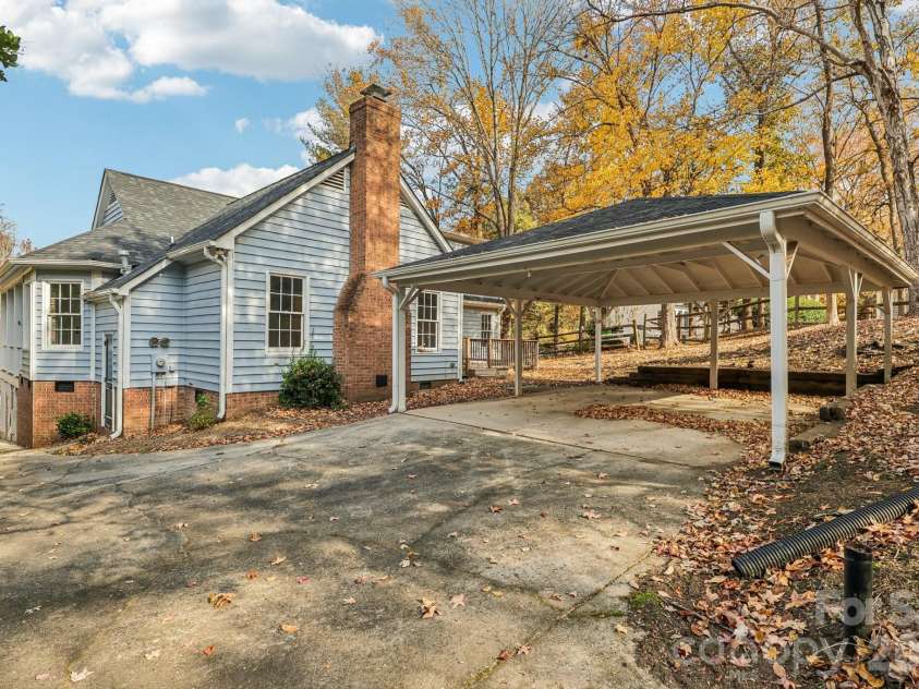 5618 All Saints Lane, Charlotte, NC 28226.  MLS# CAR4320459, YatesRealty ID 5996. 